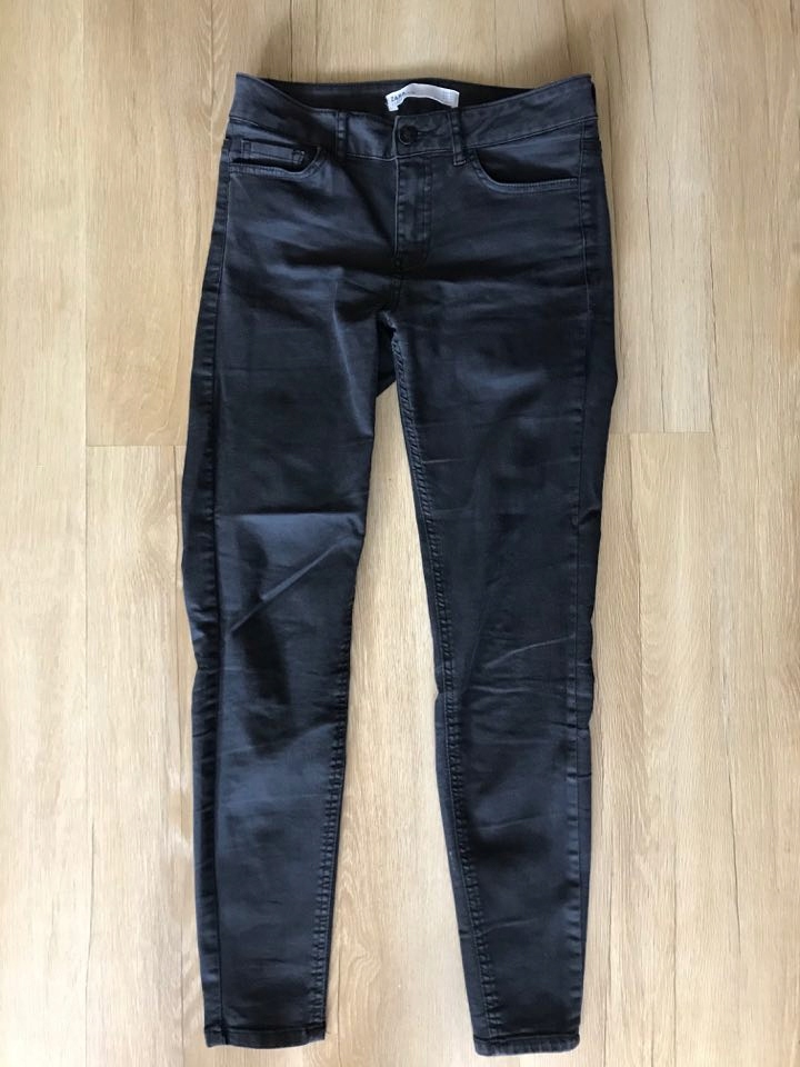 XS 34 ZARA czarne spodnie rurki woskowe