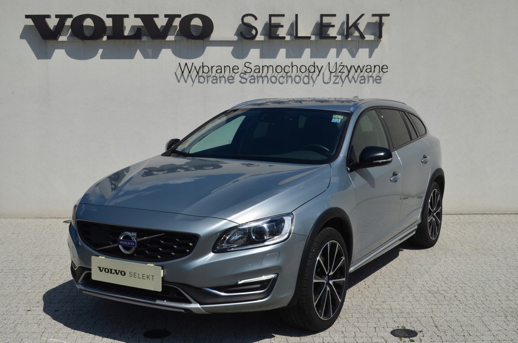 VOLVO V60CC D4 190KM AUTOMAT SUMMUM SALON PL FV23%