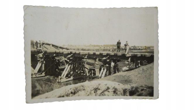 Zdjęcie Wojsko Polskie II RP żołnierze zniszczony most kolejowy