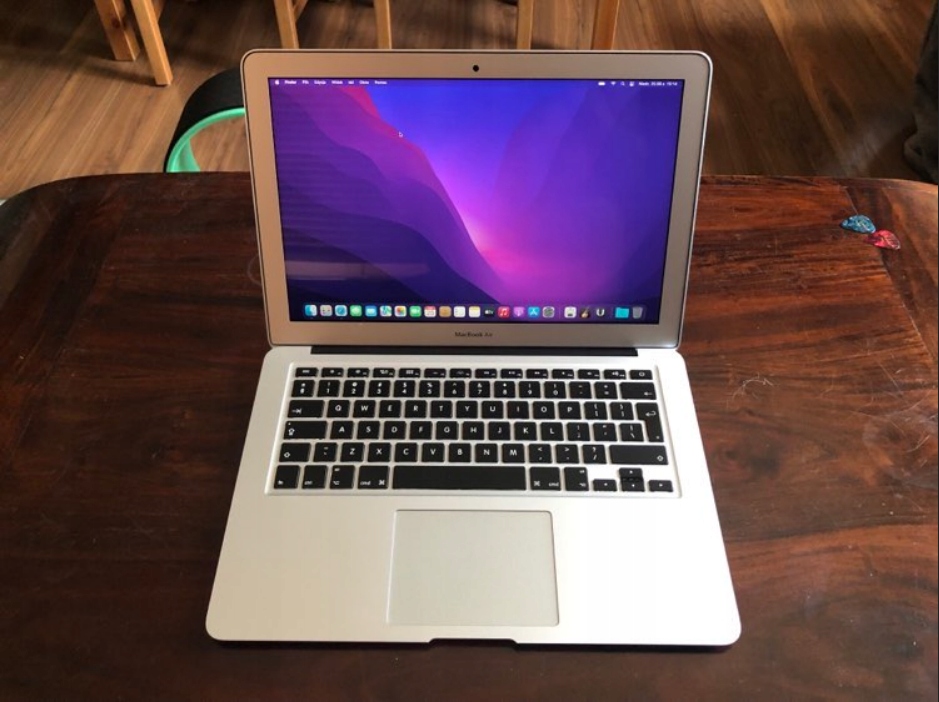 Laptop MacBook Air 13 13,3 " Intel Core i5 8 GB / 128 GB srebrny