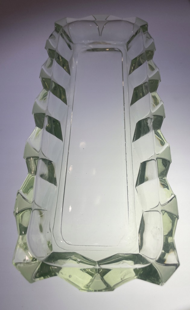 Paterka zieleleń uranowa w typie art deco 23 cm