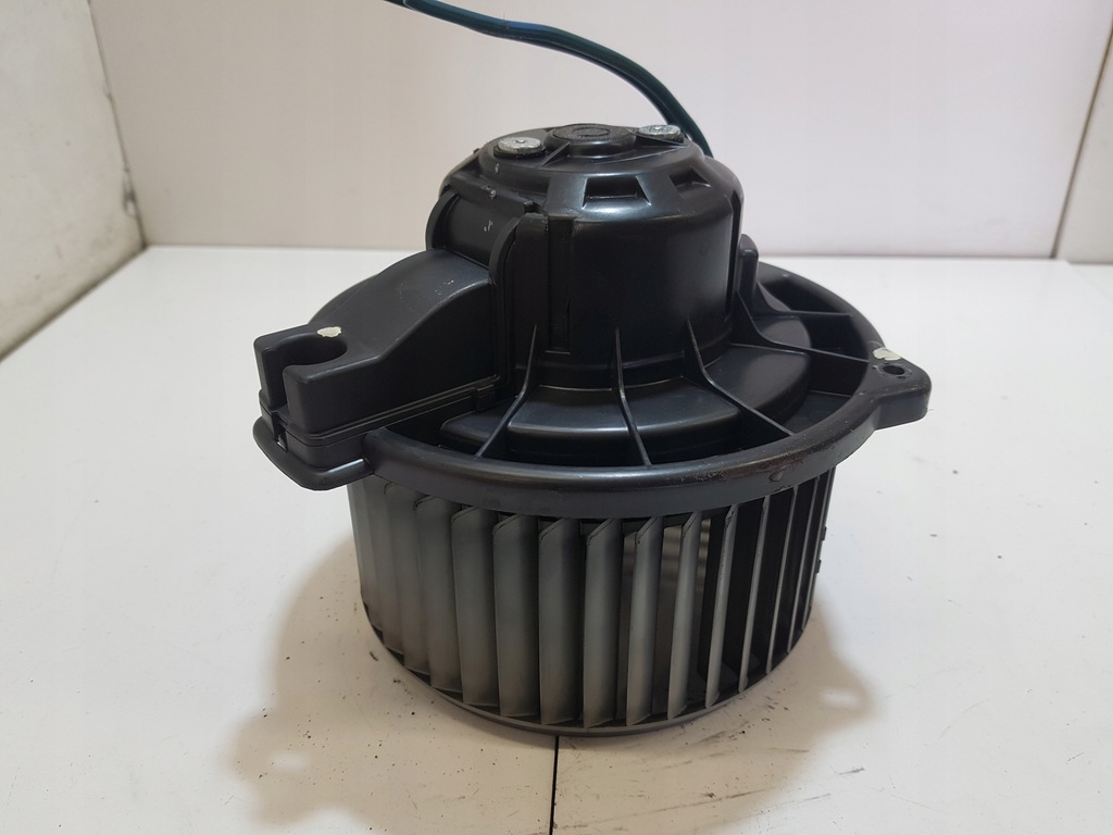 WENTYLATOR NAWIEWU TOYOTA AVENSIS T25 0130101601