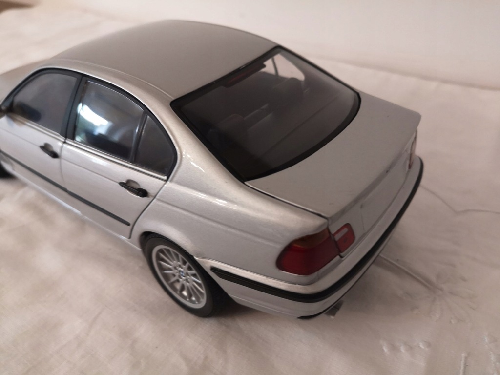 ミニカー UT 1/18 BMW 328i E46 UT Models 1/18 Scale - BMW 328i e46 Red / Tan Interior