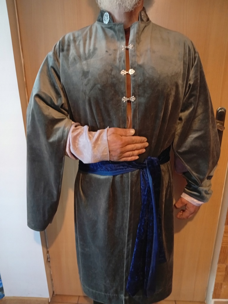 Kontusz grafitowy aksamit z zpinami podwójny rękaw + pas gratis !!!