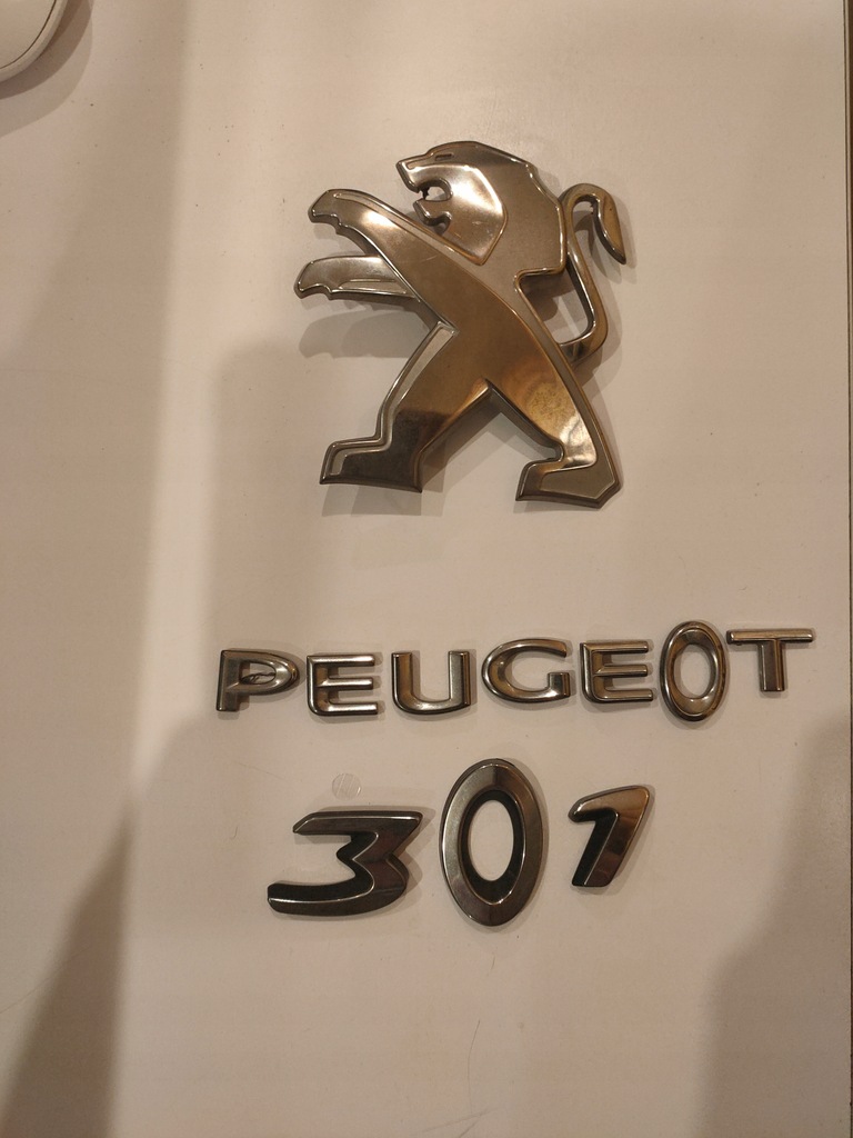 Znak Znaczek Logo Emblemat Lew Peugeot 301