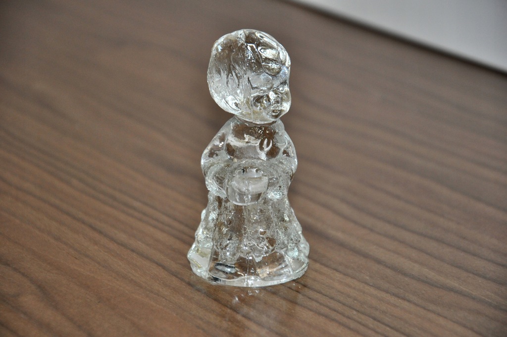 Kosta Boda figurka świecznik chłopiec 9 cm