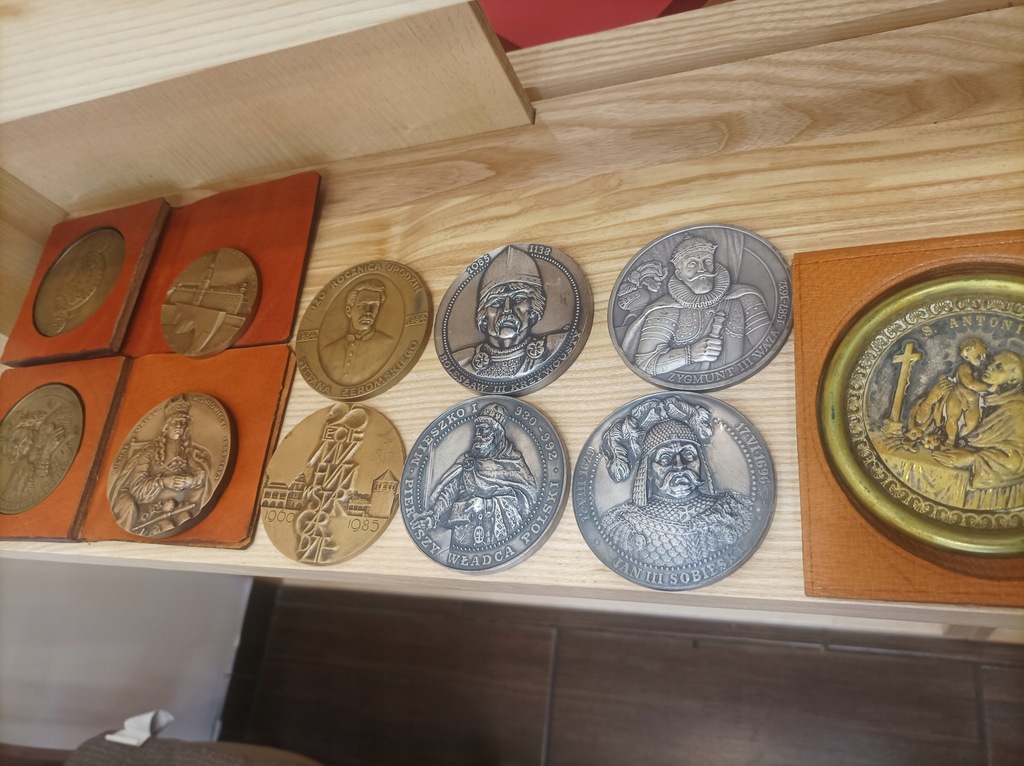 Medale 11 sztuk
