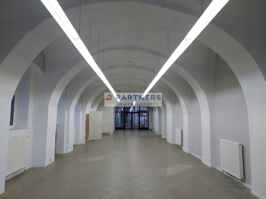 Komercyjne, Wałbrzych, Śródmieście, 183 m²