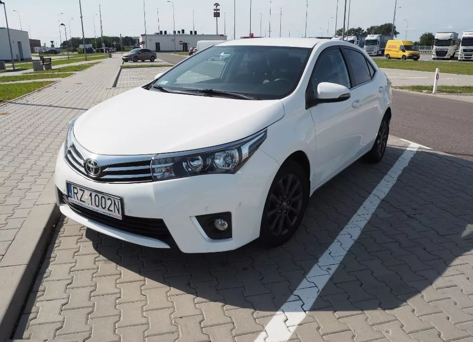 Toyota Corolla Benzyna, 2015 8832081250 oficjalne