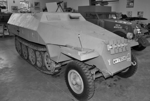 ITALERI Sd.Kfz.251/1 Aus f.D