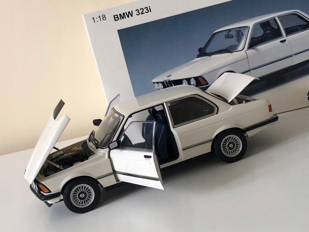AUTOart 1/18 BMW 323i ホワイト AUTOart 1:18 BMW 323i e21 Millennium (white) - 11483277704