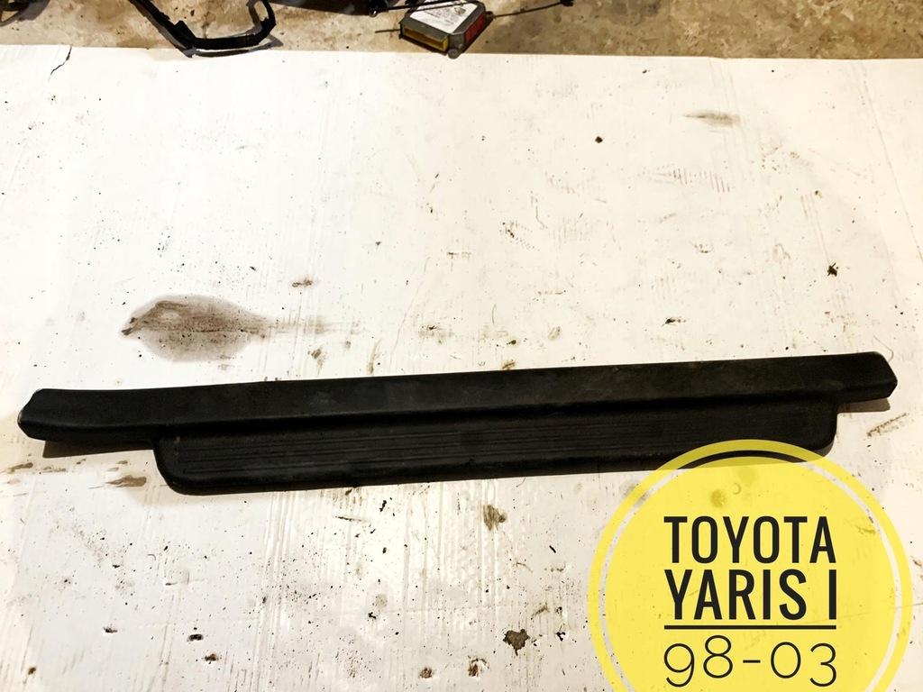 Toyota Yaris I 98-03 Listwa Osłona Progu Prawa 3D