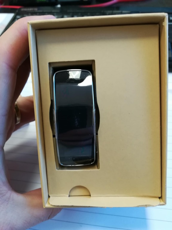 NOWY Smartwatch SAMSUNG GALAXY GEAR FIT SM R350