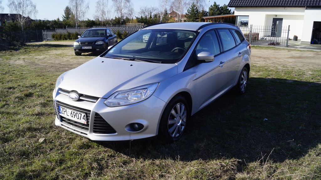 Ford Focus Kombi 2012r. srebrny 1.6 TDCI 95KM 7946402212