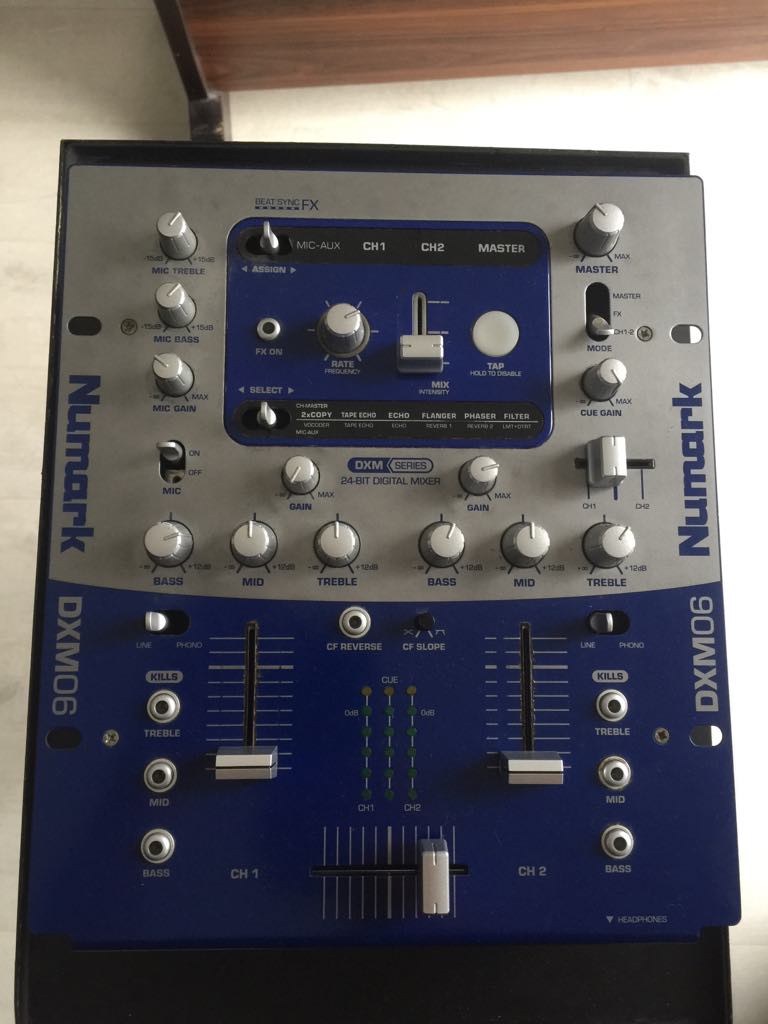 Numark DXM06 24ビットデジタルミキサー Numark Scratch | 多彩