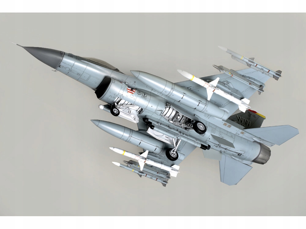 Купить F-16CJ Fighting Falcon модель 61098 Самолет Tamiya: отзывы, фото, характеристики в интерне-магазине Aredi.ru