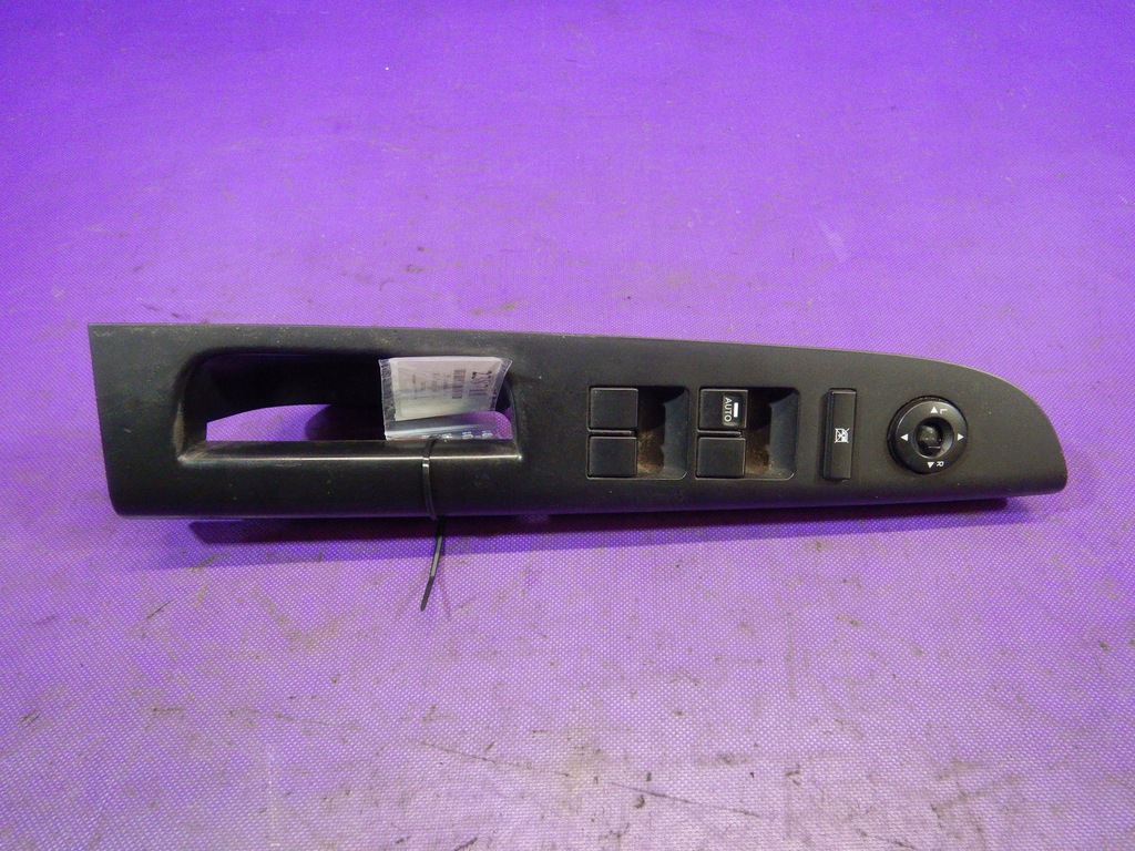 KIA VENGA 09- PRZEŁĄCZNIK SZYB LEWY 93570-1P410
