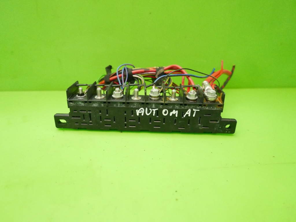 LISTWA SKRZYNKA PRZEKAŹNIKÓW AUDI A4 B5 2.8 V6 96 7069106097