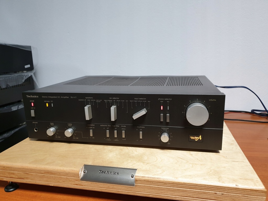 Wzmacniacz Technics SU-V7 Ładny front Top maszyna.