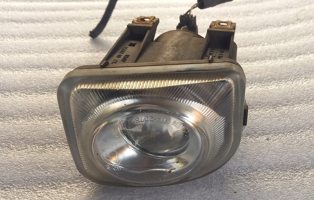 SUBARU LEGACY 3 III HALOGEN PRAWY