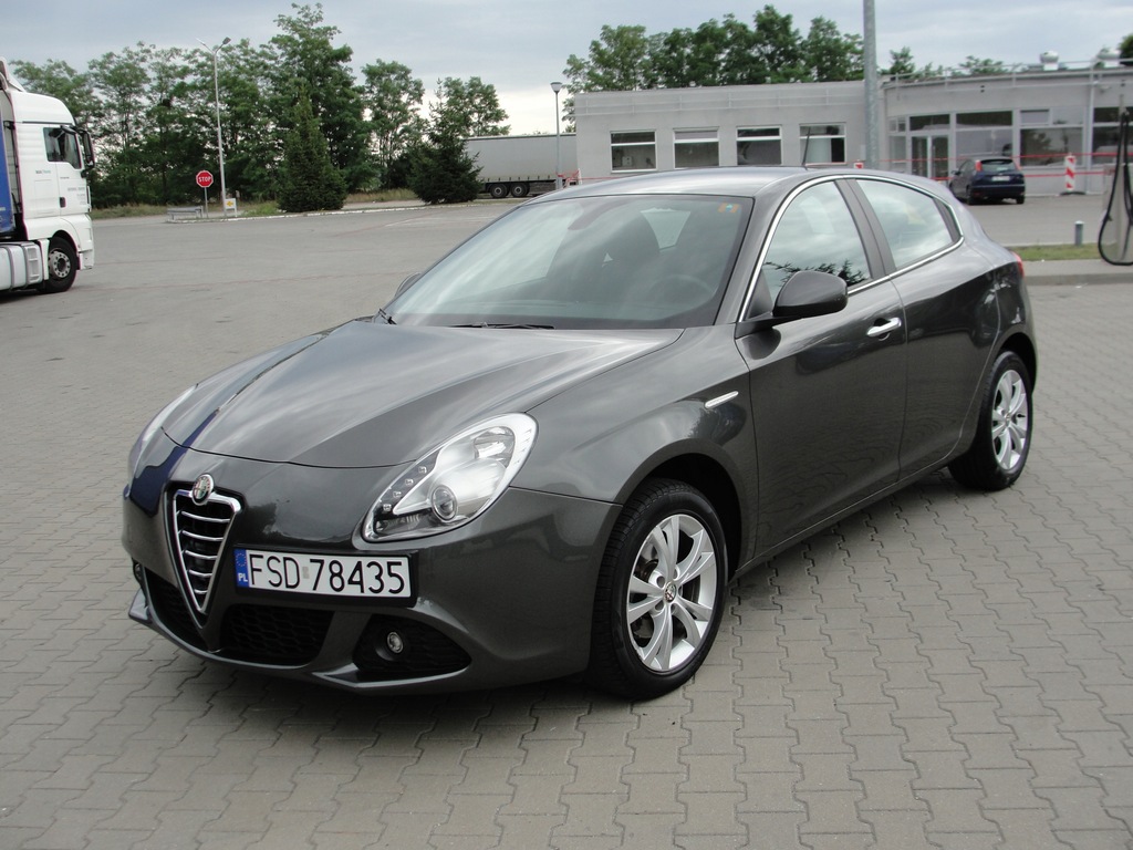 ALFA ROMEO GIULIETTA 2011 BENZYNA NAVI 128 TYS.KM