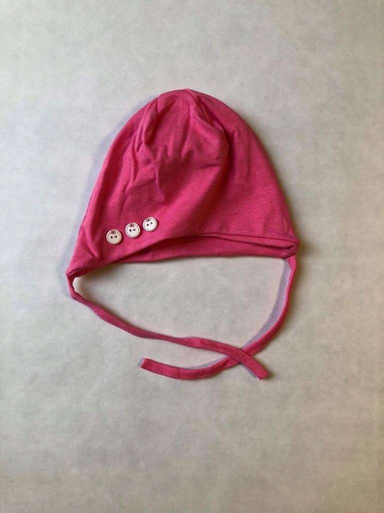 czapka niemowlęca wiązana z guzikami 42/44 różowa