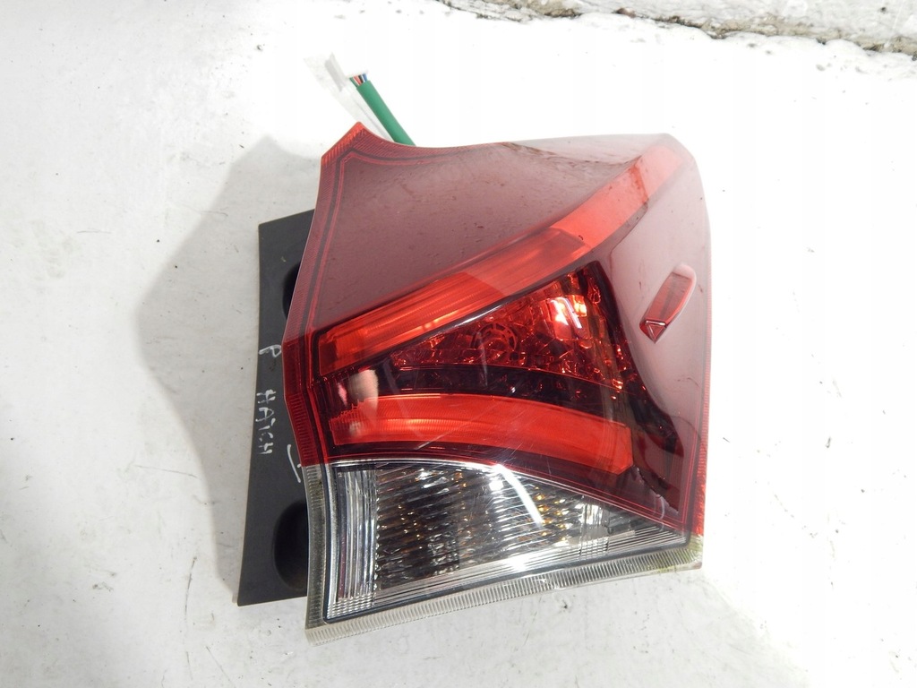 LAMPA PRAWA TYLNA TOYOTA AURIS II LIFT HATCHBACK 15-18