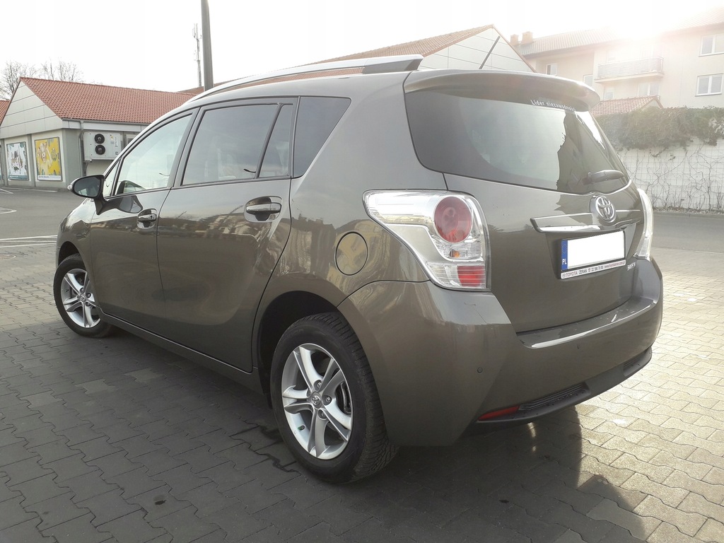 TOYOTA VERSO 1.8 Premium AUTOMAT,NAWIGACJA,SalonPL