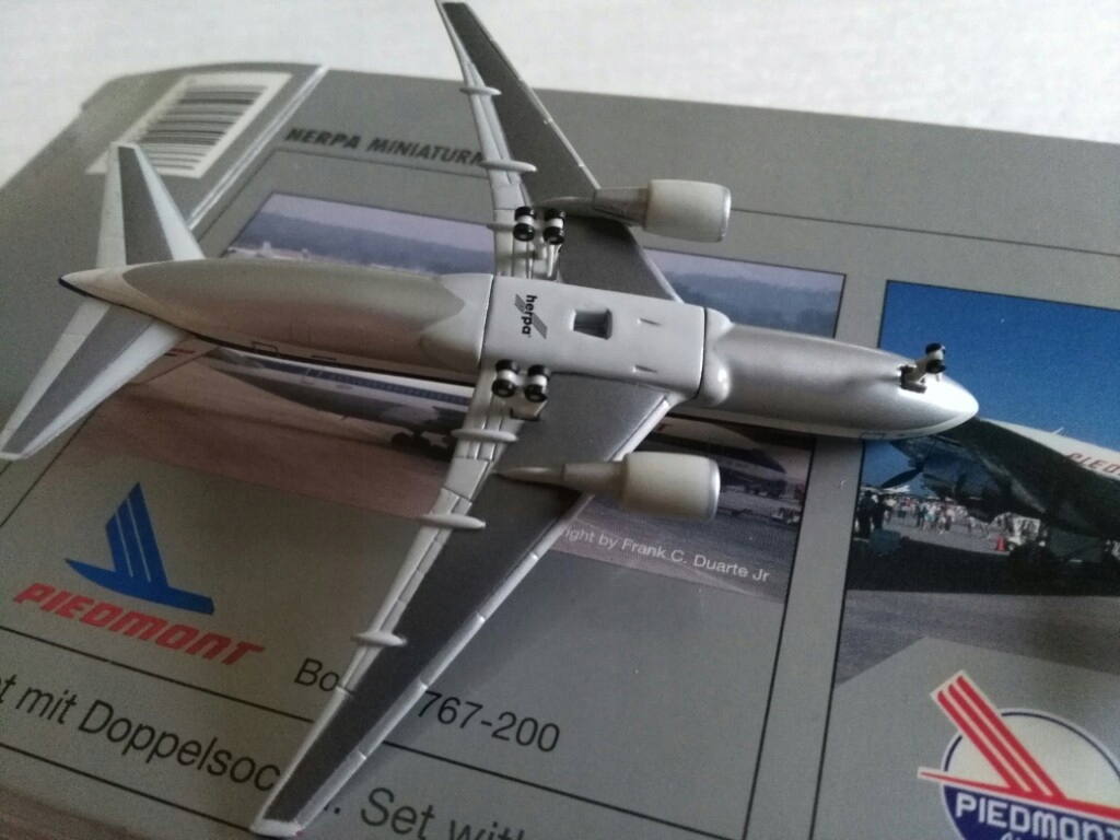 Купить Модели самолетов Boeing 767 и DC 3 1-500 Herpa: отзывы, фото, характеристики в интерне-магазине Aredi.ru