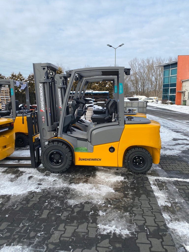 NOWY WÓZEK WIDŁOWY JUNGHEINRICH DFG430 2021 DIESEL