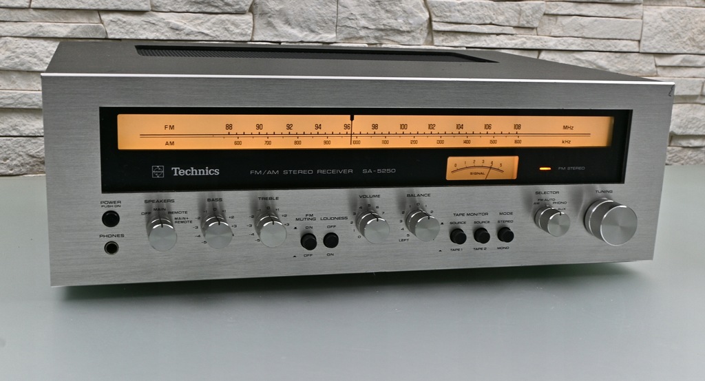 Technics SA-5250 Analogowy amplituner FM stereo vintage