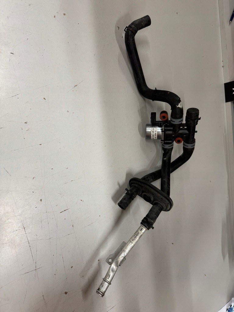 PRZEWÓD WODY ZAWÓR AUDI S7 4.0 TFSI 8e0820035b + 4g0819377q