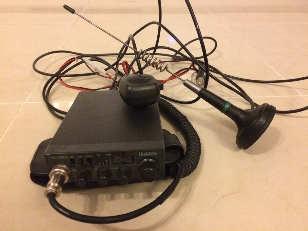 CB Radio Uniden Pro 520xl + antena