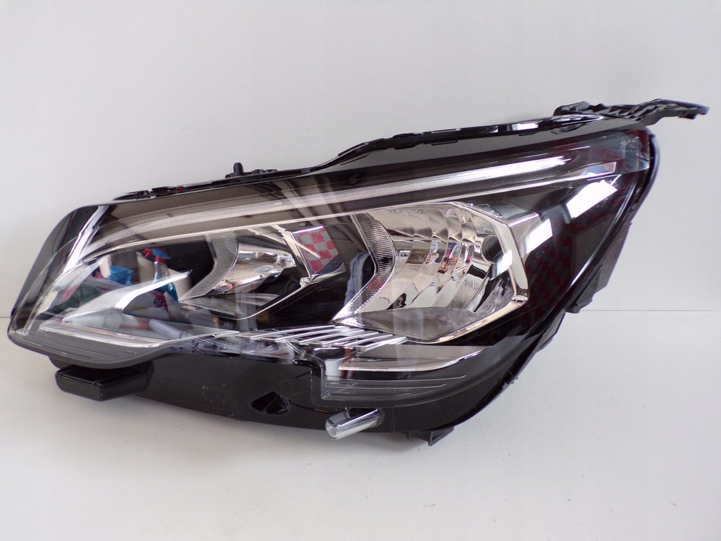 REFLEKTORY LAMPY PRZÓD PEUGEOT 3008 5008 2 LED EU