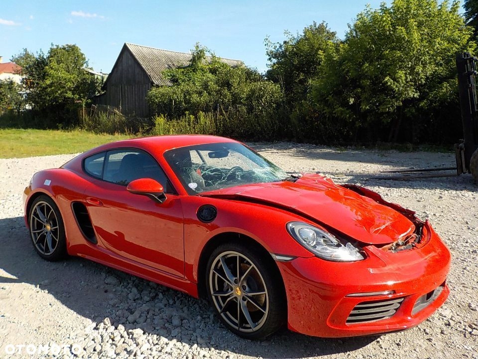 Porsche 718 Cayman 300KM