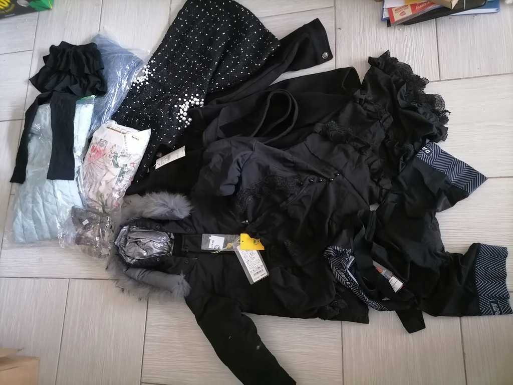 ubrania, torebki, buty i inne Pół małej palety