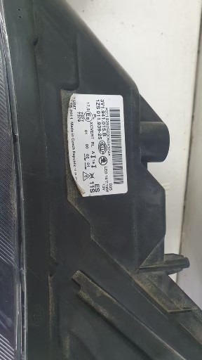 SKODA SUPERB III 3 3V1 LAMPA LEWA PRZÓD Bi-XENON