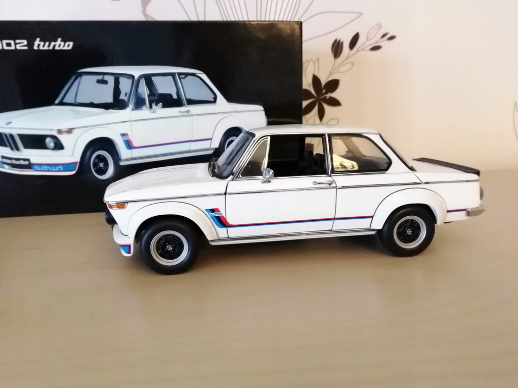 BMW 2002 turbo, 1:18 AUTOart - 11601922100 - oficjalne archiwum