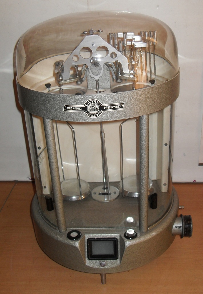 STARA LABORATORYJNA WAGA ZMP GDAŃSK JAK R2D2