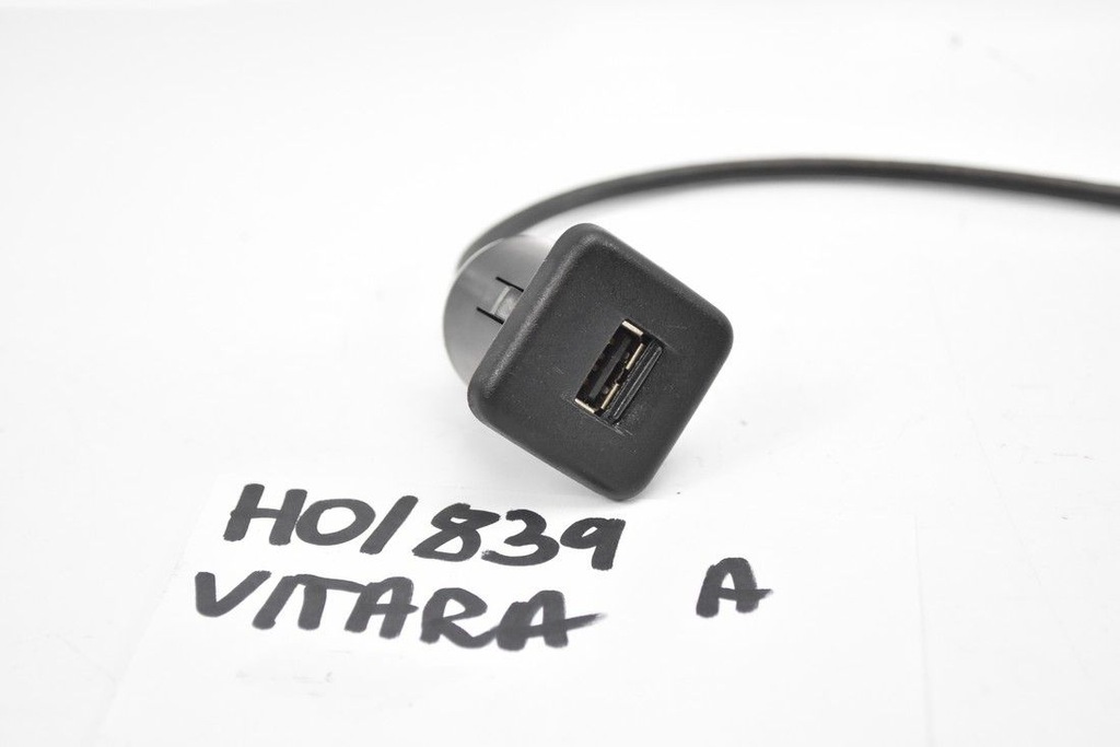 GNIAZDO WEJŚCIE ZŁĄCZE USB SUZUKI VITARA III 15