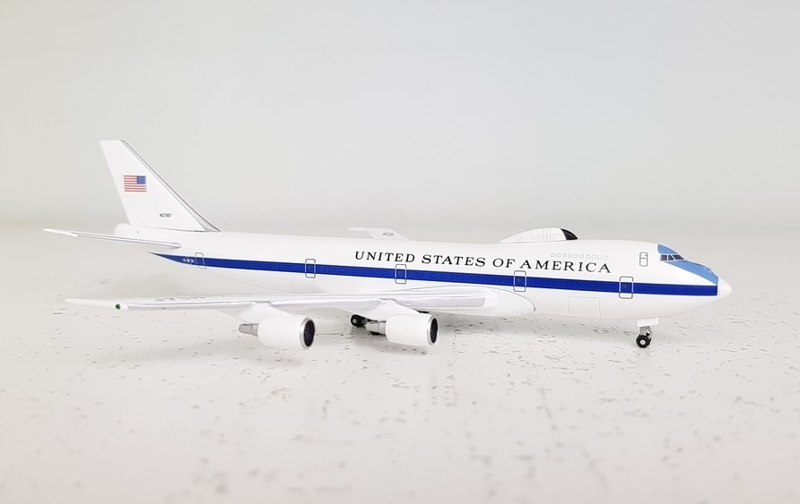 Купить Модель самолета Boeing B747 E-4B США Herpa 1:500: отзывы, фото, характеристики в интерне-магазине Aredi.ru