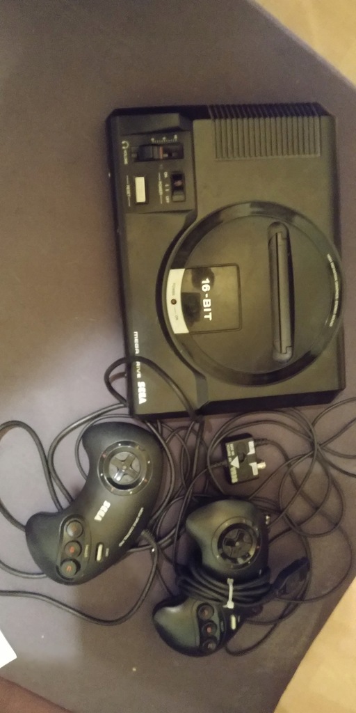 Konsola Sega Megadrive + 2 pady