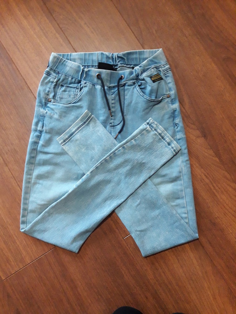 Spodnie jeansowe zwężane r. 28/32 Cropp