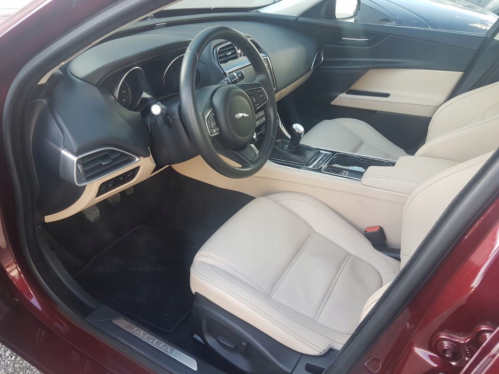 Jaguar XE 2.0D 180Hp,Jasna Skóra,Telefon,Multimedi