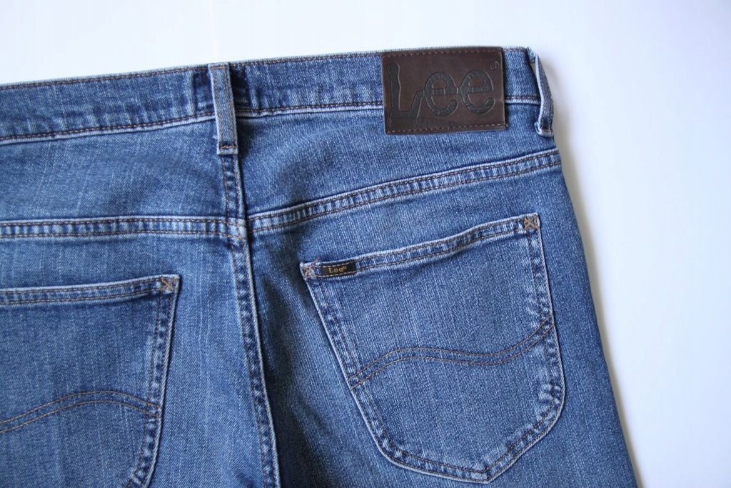 LEE DAREN__W31 L32 REGULAR STRAIGHT JEANS__31/32