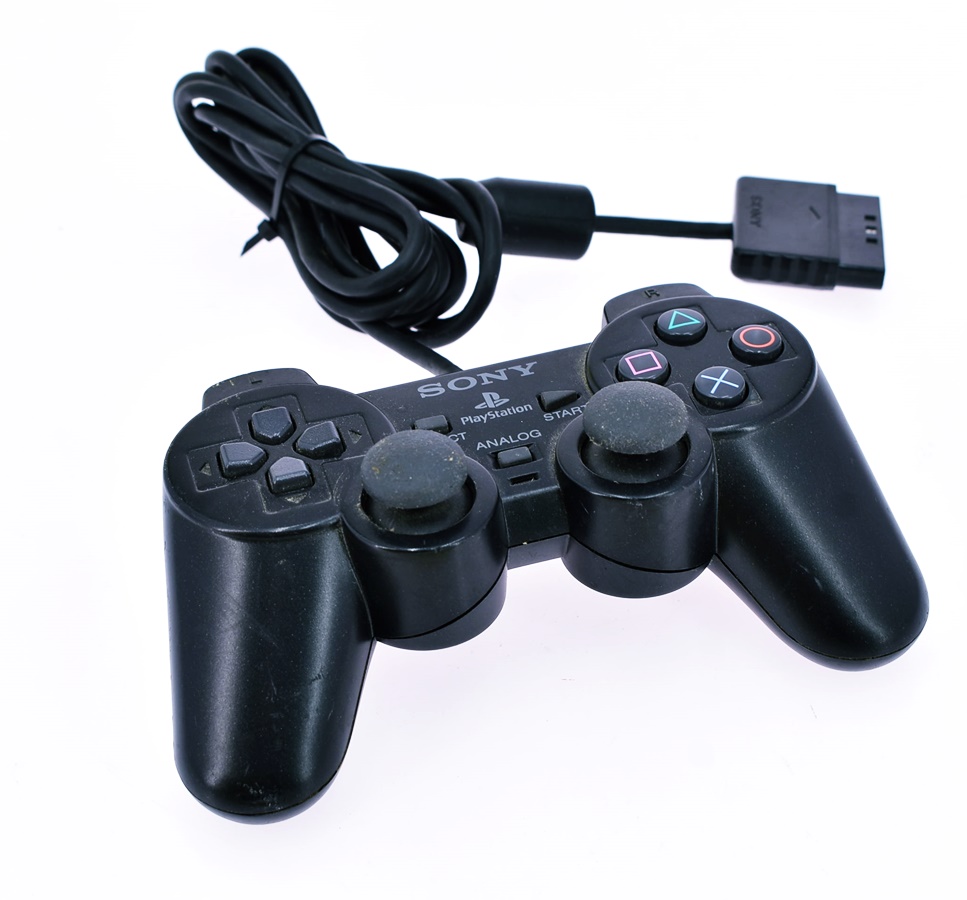 4424-19 ...SONY PLAYSTATION... a#g PAD DO KONSOLI