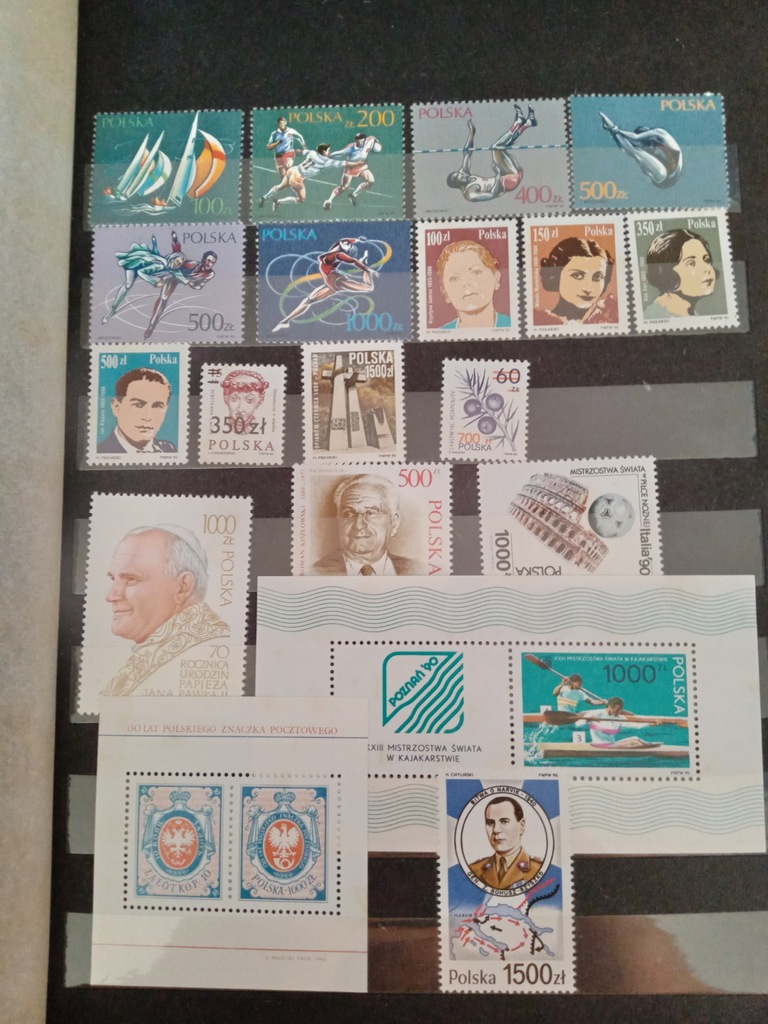 Ciekawe zbiory -5 klaserów znaczki z całego świata