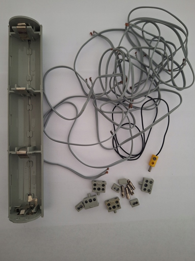 LEGO technic train pojemnik na baterie kable końcówki - (T)