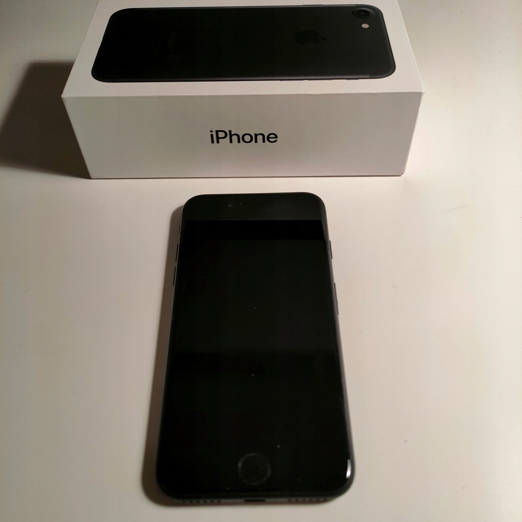 Smartfon Apple iPhone 7 2 GB / 32 GB czarny