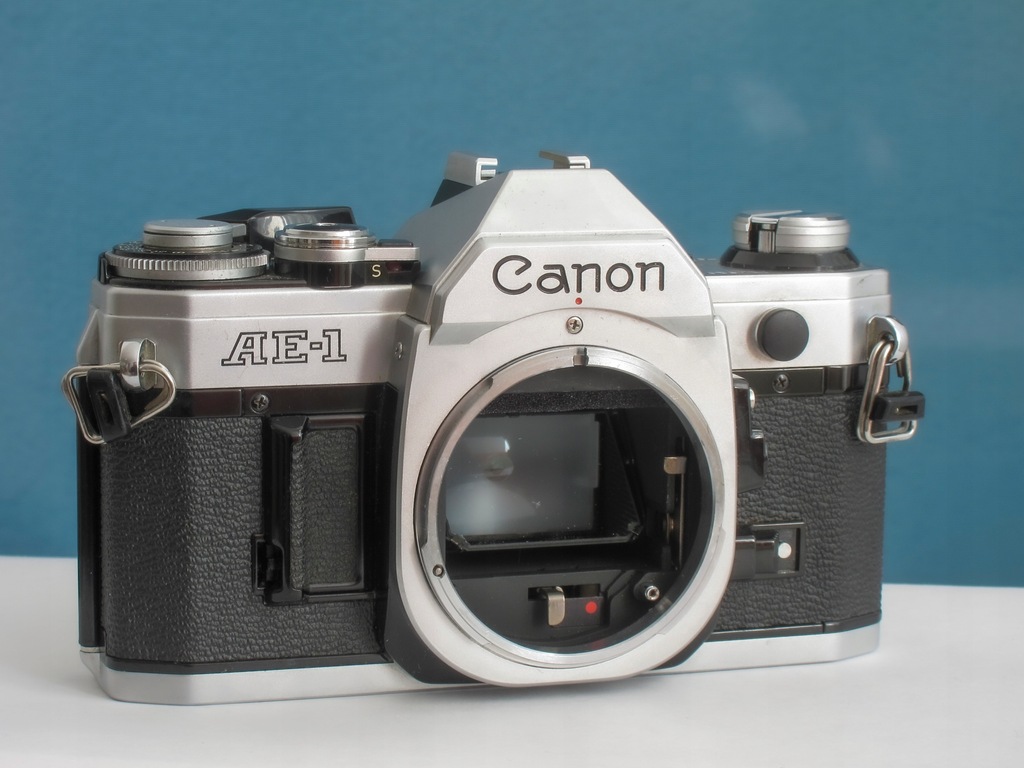 Canon AE-1 (w świetnym stanie, sprawny)